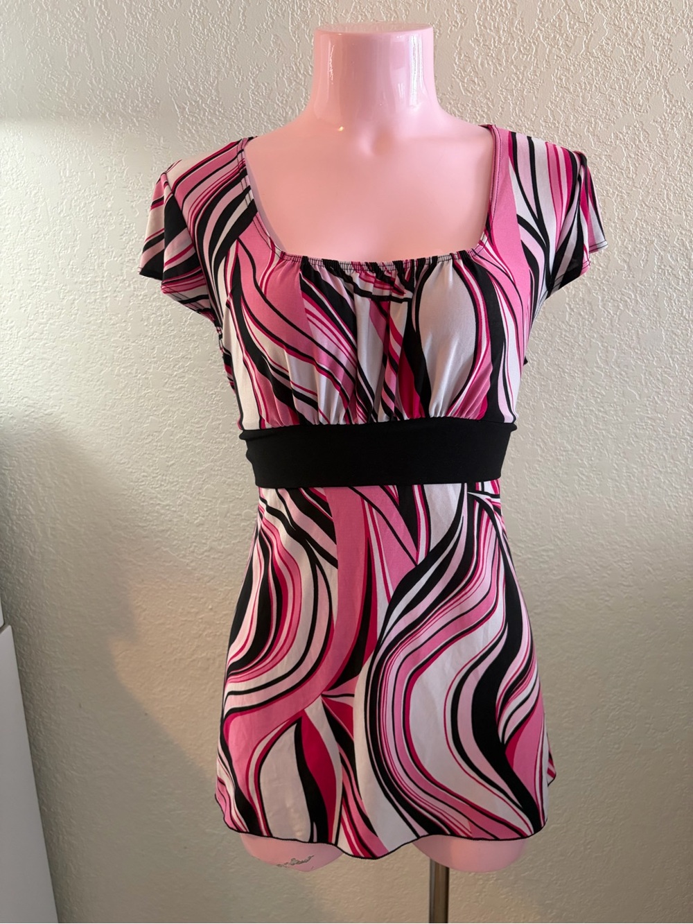 Women’s Pink Swirl Short-Sleeve Blouse with Black Waistband and Back Tie
